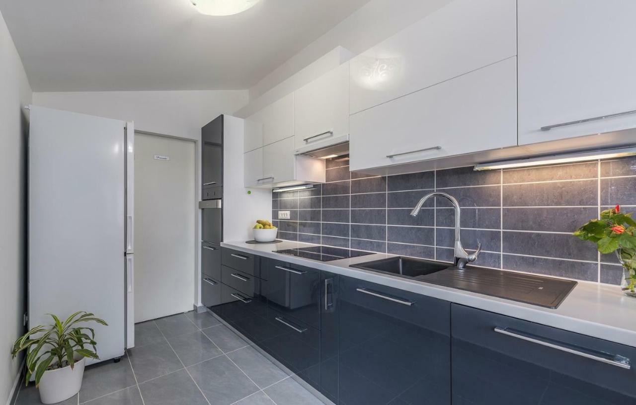 Apartments Saladinka Červar-Porat エクステリア 写真